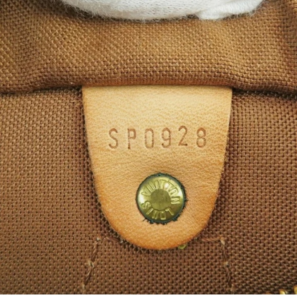 SOLD!!

AUTHENTIC Louis Vuitton Speedy 25 - Picture 9 of 11